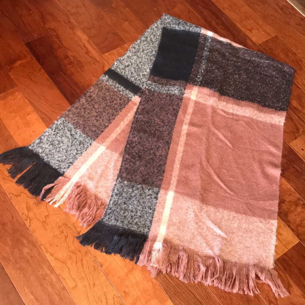 Large H&M Cozy Shawl/Wrap/Throw Lap Blanket